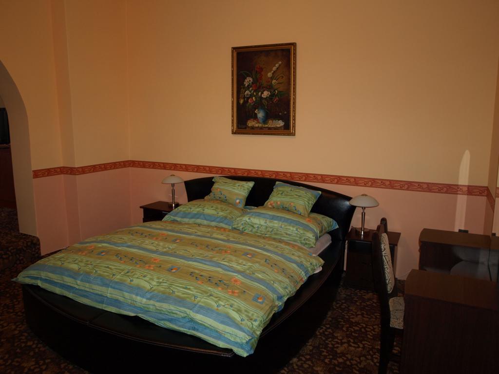 Fonix Panzio Hotel Papa Room photo