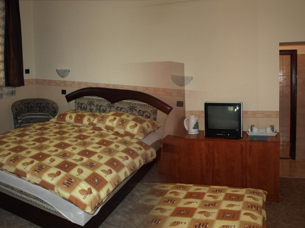 Fonix Panzio Hotel Papa Room photo