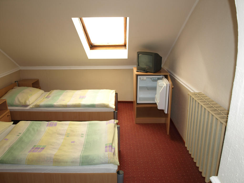 Fonix Panzio Hotel Papa Room photo