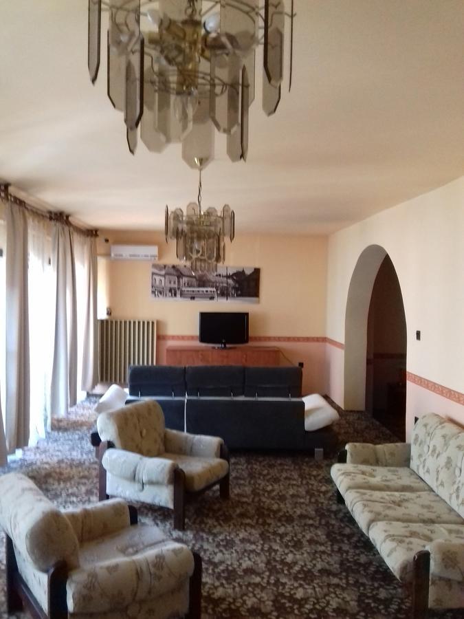 Fonix Panzio Hotel Papa Exterior photo