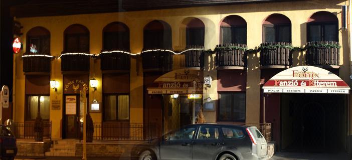 Fonix Panzio Hotel Papa Exterior photo